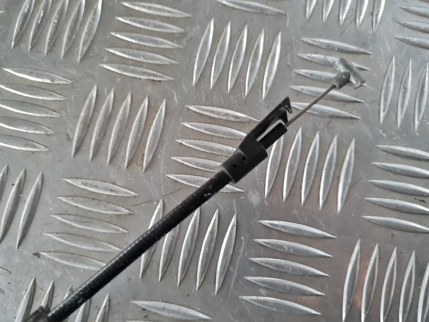 Priekšējo kreiso durvju slēdzene priekš ŠKODA OCTAVIA 2007