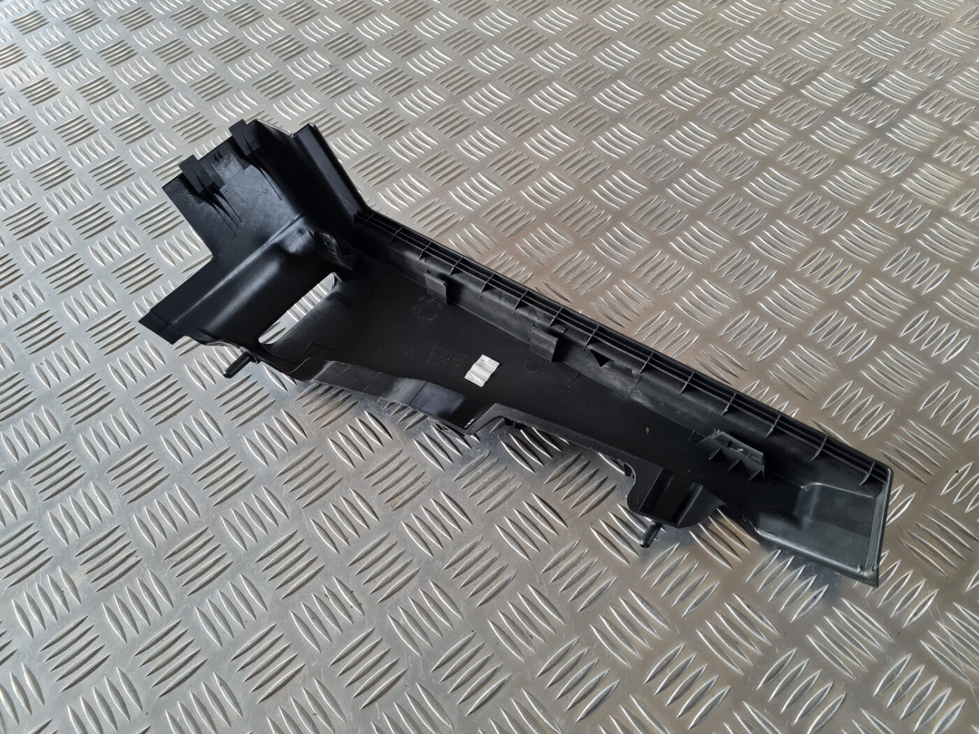 Aizmugures plaukta turētājs priekš ŠKODA OCTAVIA 2007 4 Aizmugures plaukta turētājs priekš ŠKODA OCTAVIA 2007