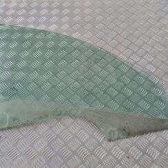 Priekšējo labo durvju stikls priekš ŠKODA OCTAVIA 2007