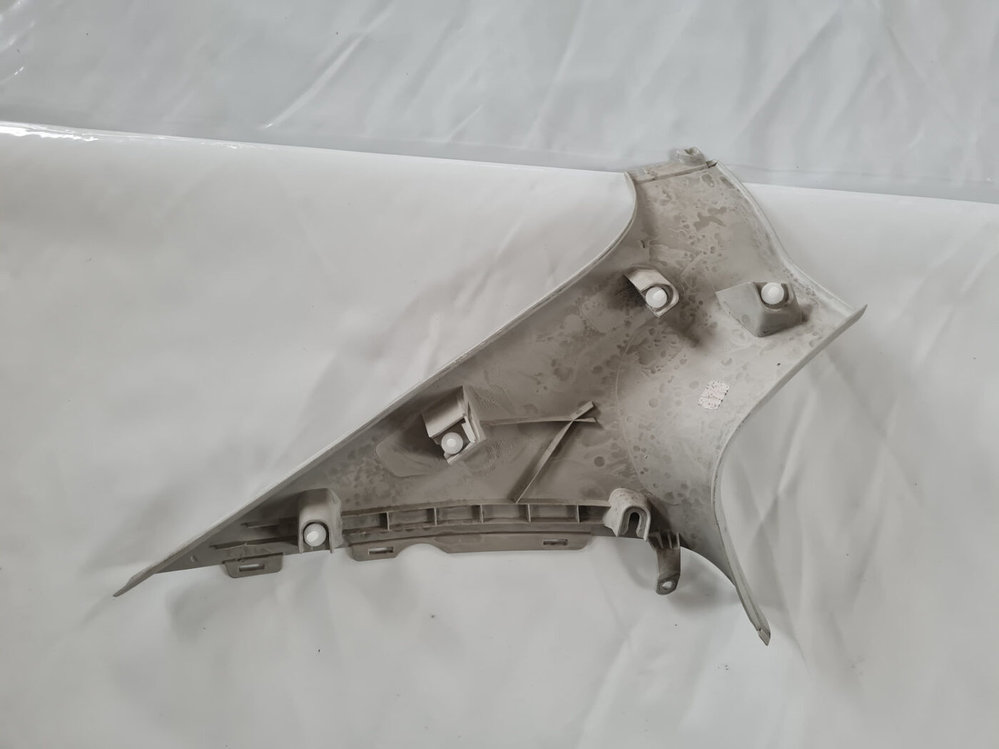 Bagažnieka nodalījuma statnes apdare priekš ŠKODA OCTAVIA 2007 2 Bagažnieka nodalījuma statnes apdare priekš ŠKODA OCTAVIA 2007