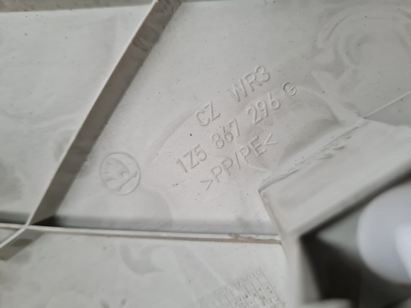 Bagažnieka nodalījuma statnes apdare priekš ŠKODA OCTAVIA 2007 3 Bagažnieka nodalījuma statnes apdare priekš ŠKODA OCTAVIA 2007