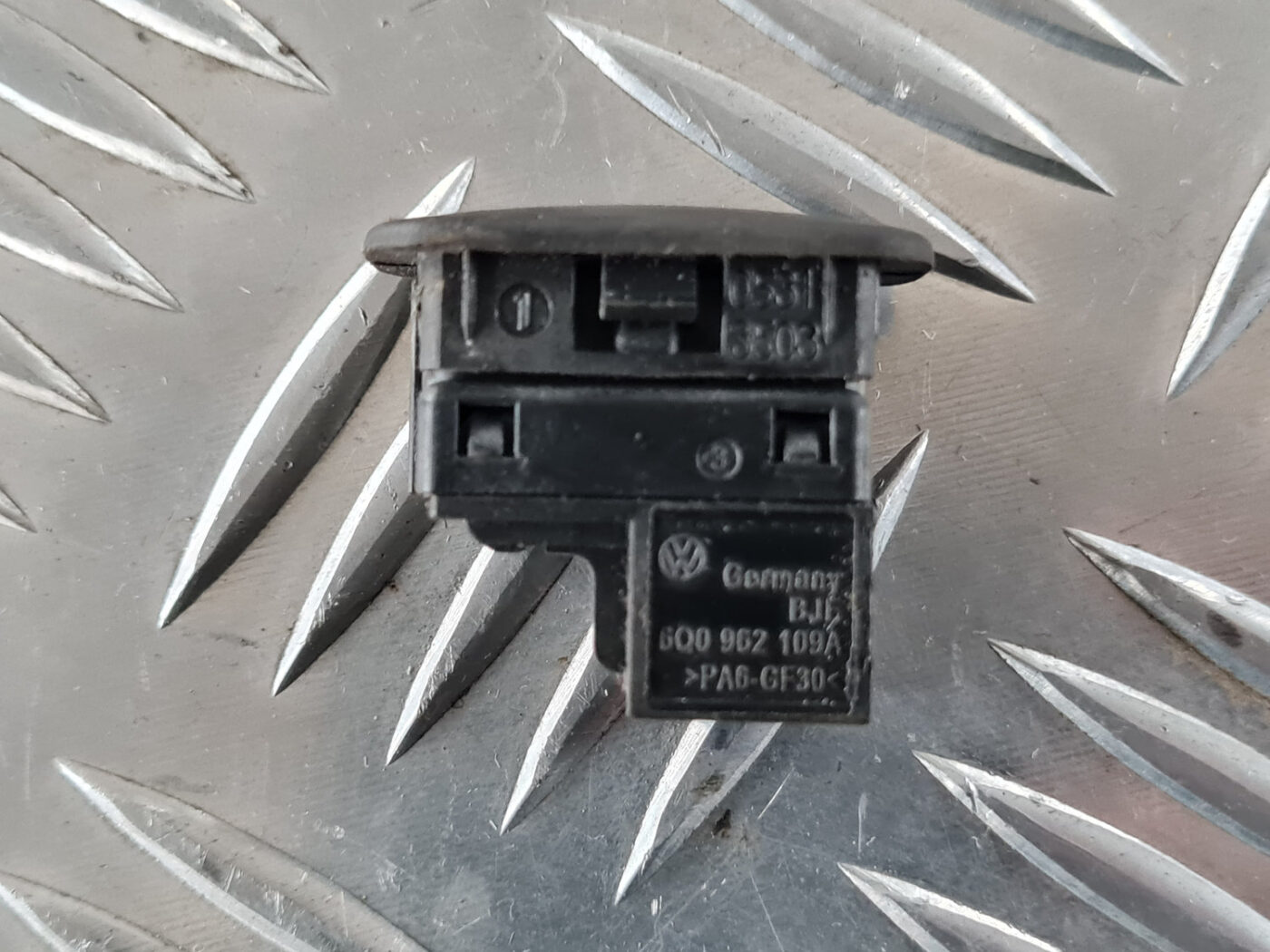 Signalizācijas pārslēgšanas poga priekš ŠKODA OCTAVIA 2007 5 Signalizācijas pārslēgšanas poga priekš ŠKODA OCTAVIA 2007