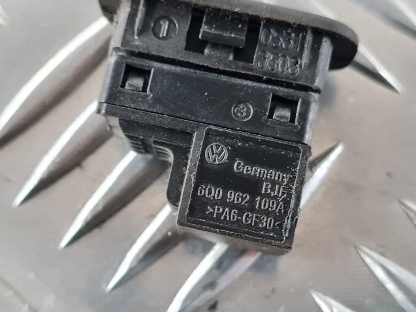 Signalizācijas pārslēgšanas poga priekš ŠKODA OCTAVIA 2007 4 Signalizācijas pārslēgšanas poga priekš ŠKODA OCTAVIA 2007