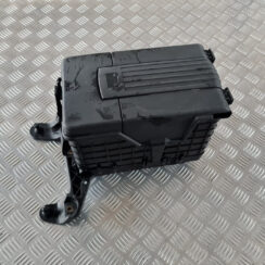 Akumulatora stiprināšanas korpuss priekš ŠKODA OCTAVIA 2007