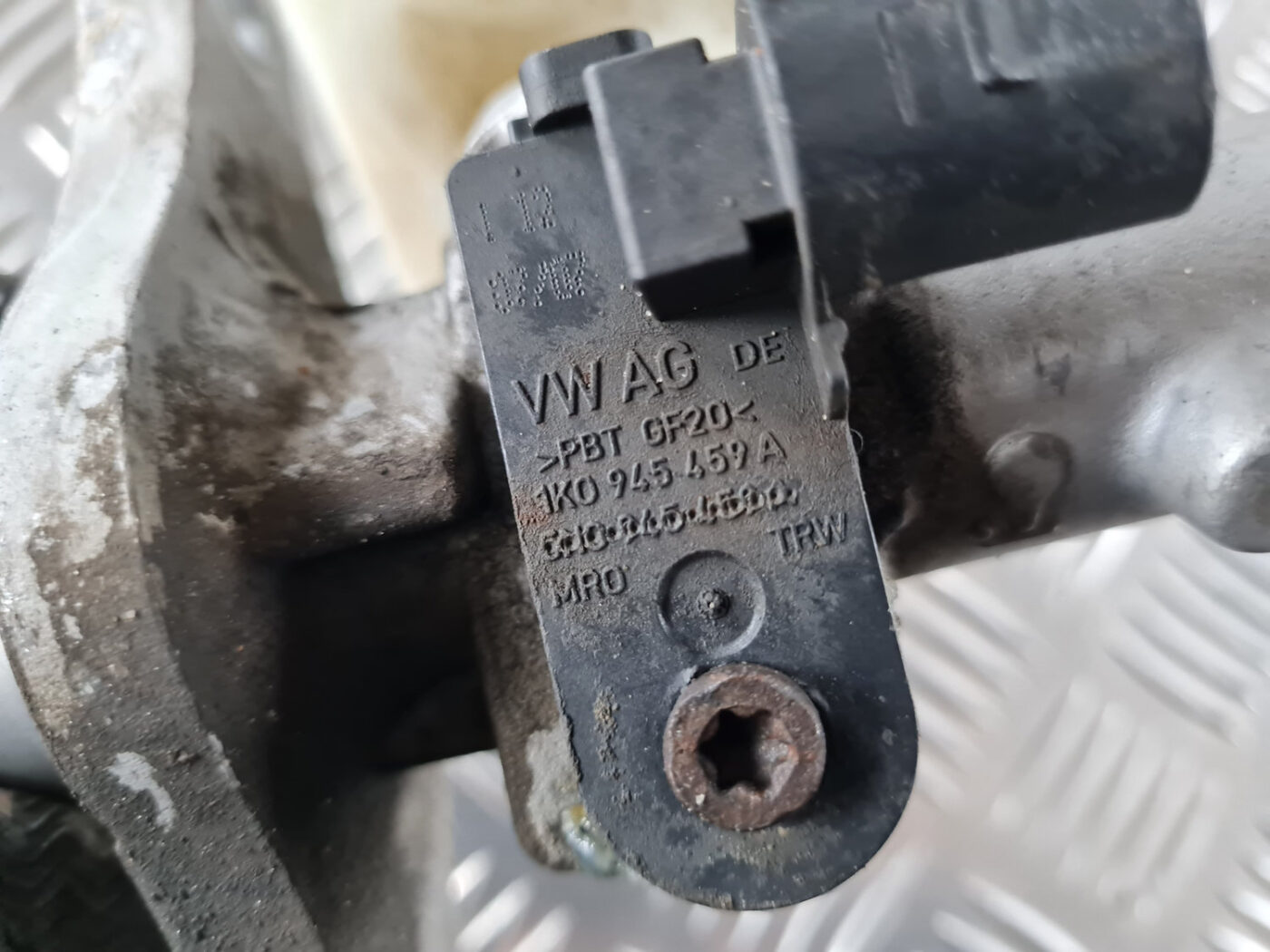 Bremžu pastiprinātāja galvenais cilindrs priekš ŠKODA OCTAVIA 2007