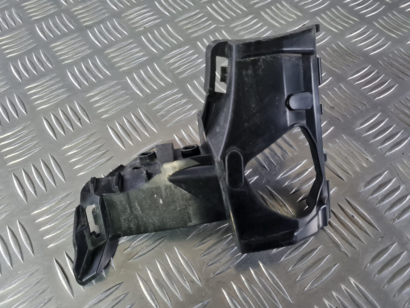 Lukturu mazgātāja sprauslas kronšteins priekš VOLVO XC 60 2009