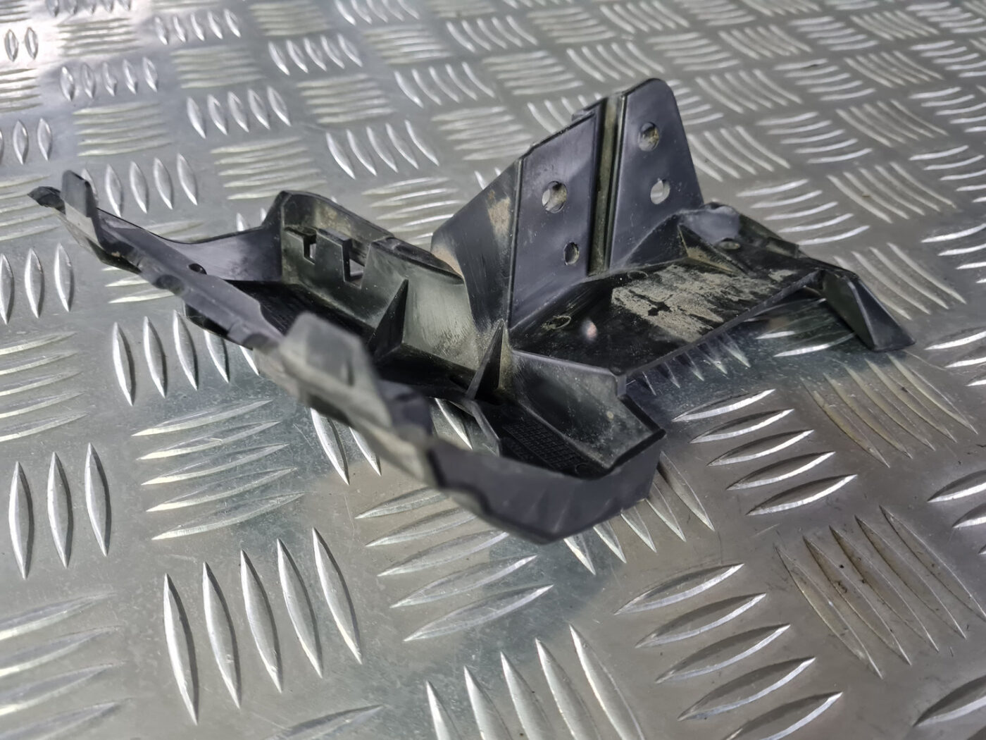 Lukturu mazgātāja sprauslas kronšteins priekš VOLVO XC 60 2009