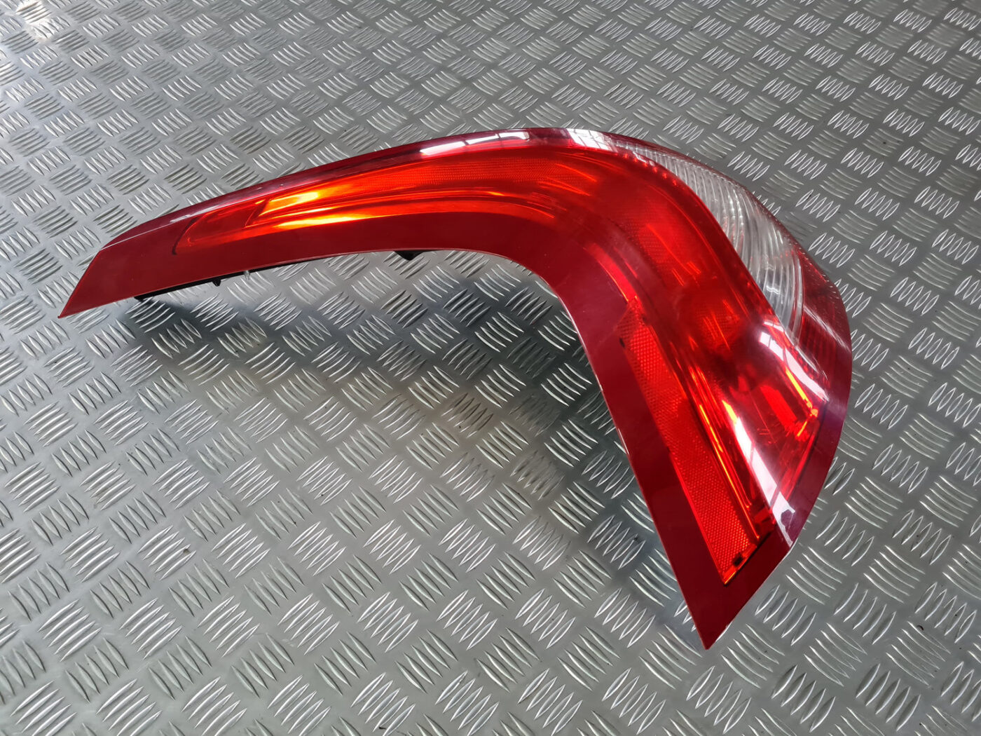 Aizmugurējais kreisais lukturis priekš VOLVO XC 60 2009 12 Aizmugurējais kreisais lukturis priekš VOLVO XC 60 2009