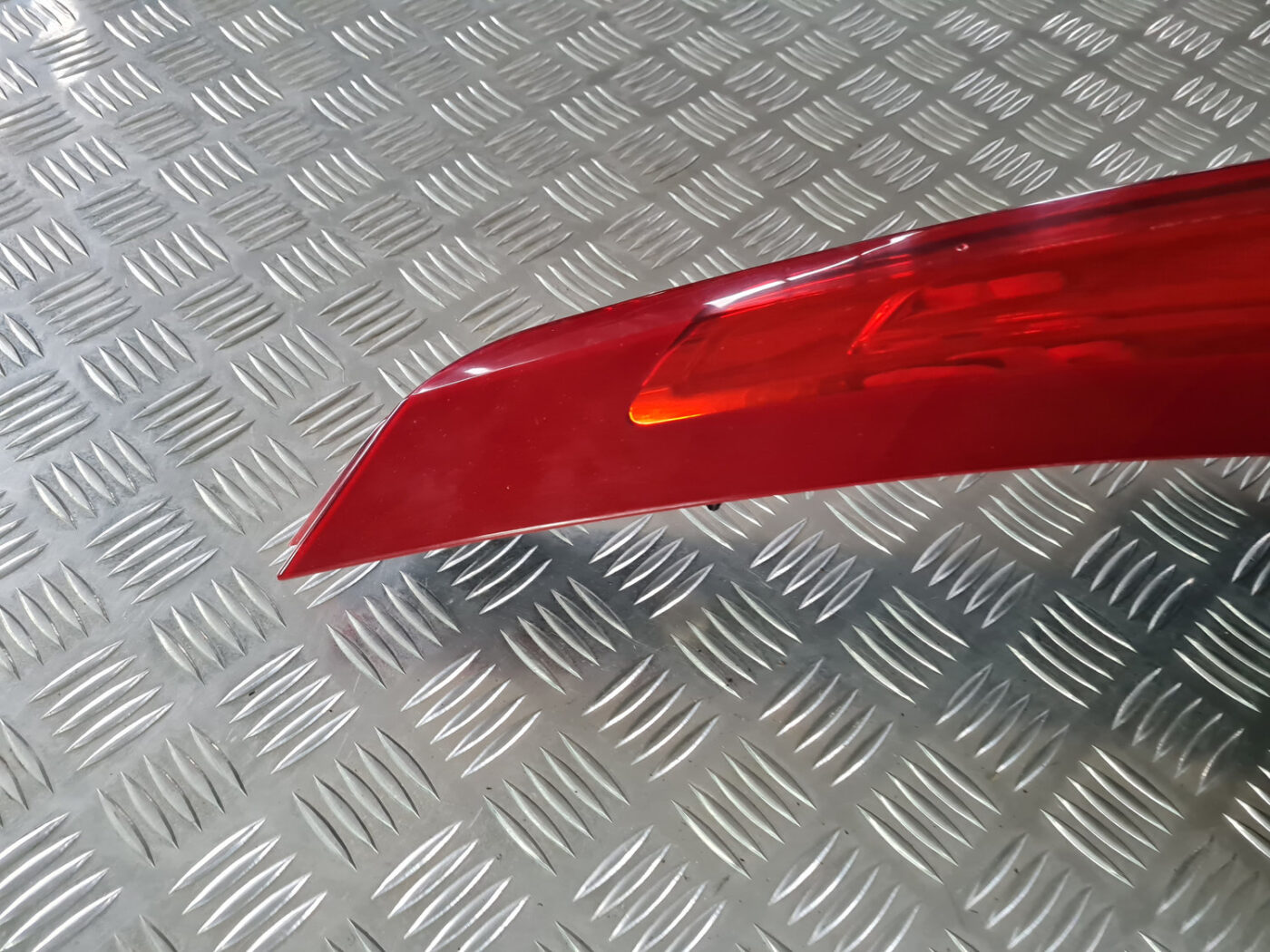 Aizmugurējais kreisais lukturis priekš VOLVO XC 60 2009 10 Aizmugurējais kreisais lukturis priekš VOLVO XC 60 2009