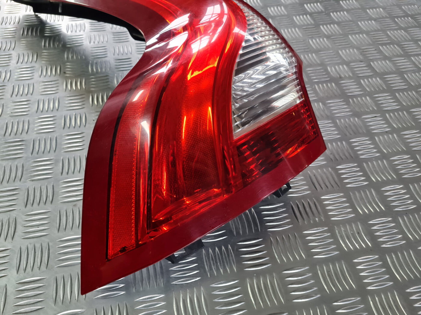 Aizmugurējais kreisais lukturis priekš VOLVO XC 60 2009 9 Aizmugurējais kreisais lukturis priekš VOLVO XC 60 2009