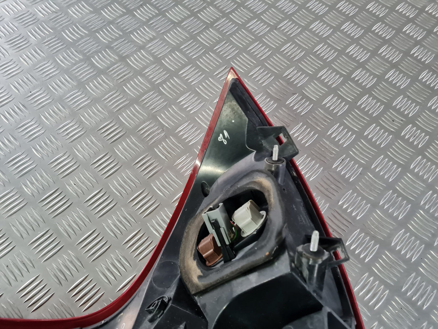 Aizmugurējais kreisais lukturis priekš VOLVO XC 60 2009 6 Aizmugurējais kreisais lukturis priekš VOLVO XC 60 2009