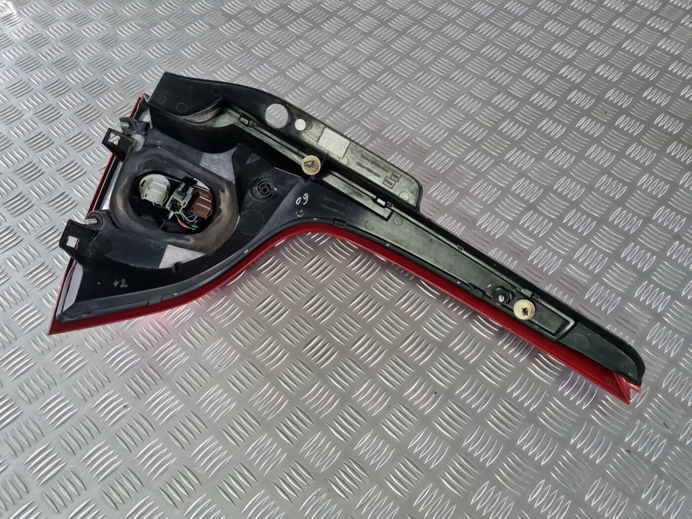 Aizmugurējais kreisais lukturis priekš VOLVO XC 60 2009 3 Aizmugurējais kreisais lukturis priekš VOLVO XC 60 2009