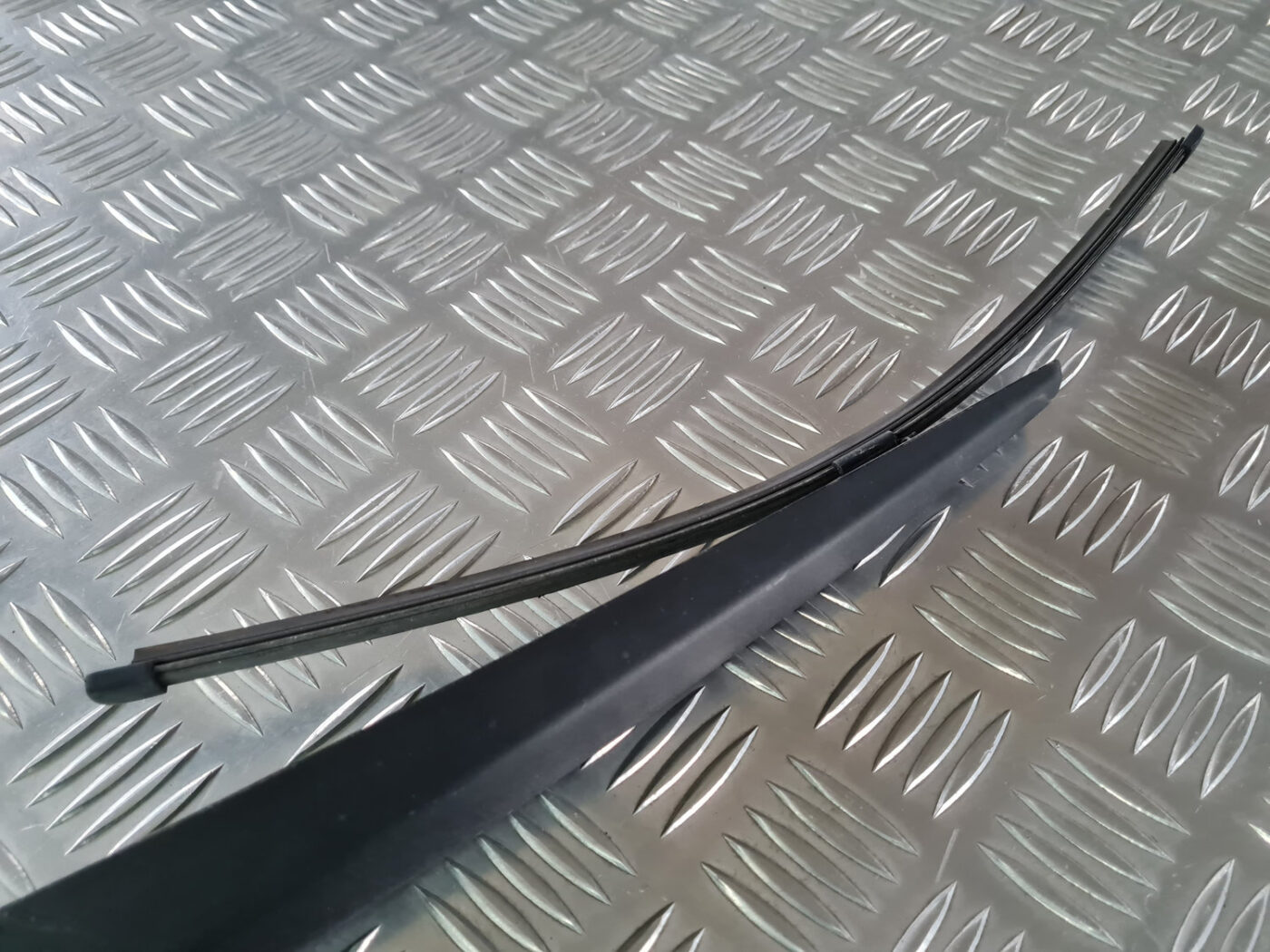 Aizmugurējā loga tīrītāja slotiņa priekš VOLVO XC 60 2009