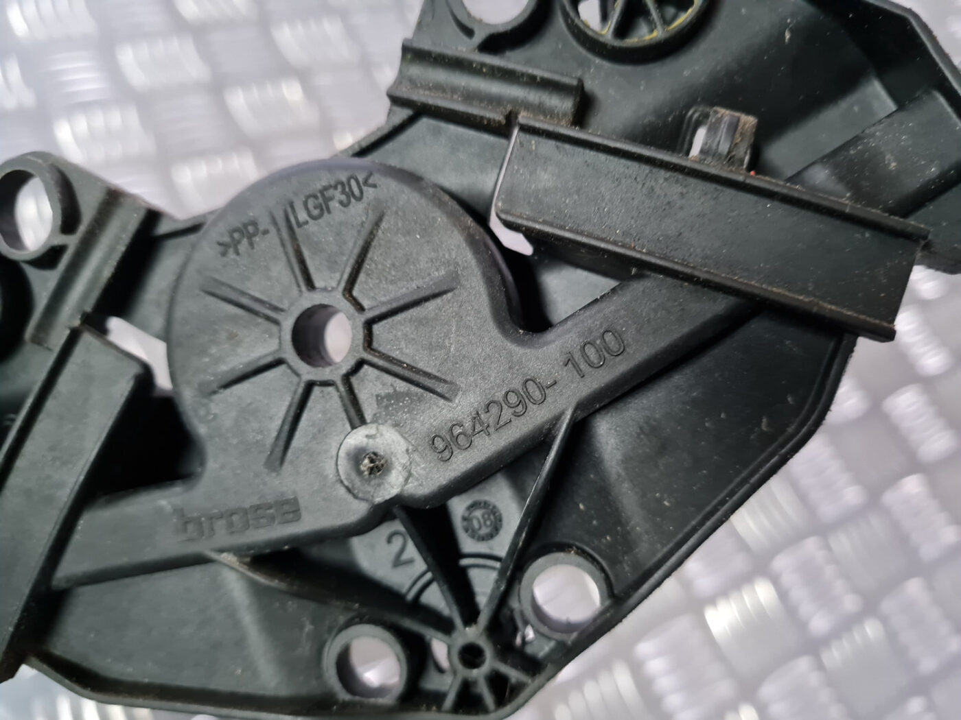 Stikla pacelšanas mehānisms aizmugurējais kreisais priekš VOLVO XC 60 2009 3 Stikla pacelšanas mehānisms aizmugurējais kreisais priekš VOLVO XC 60 2009