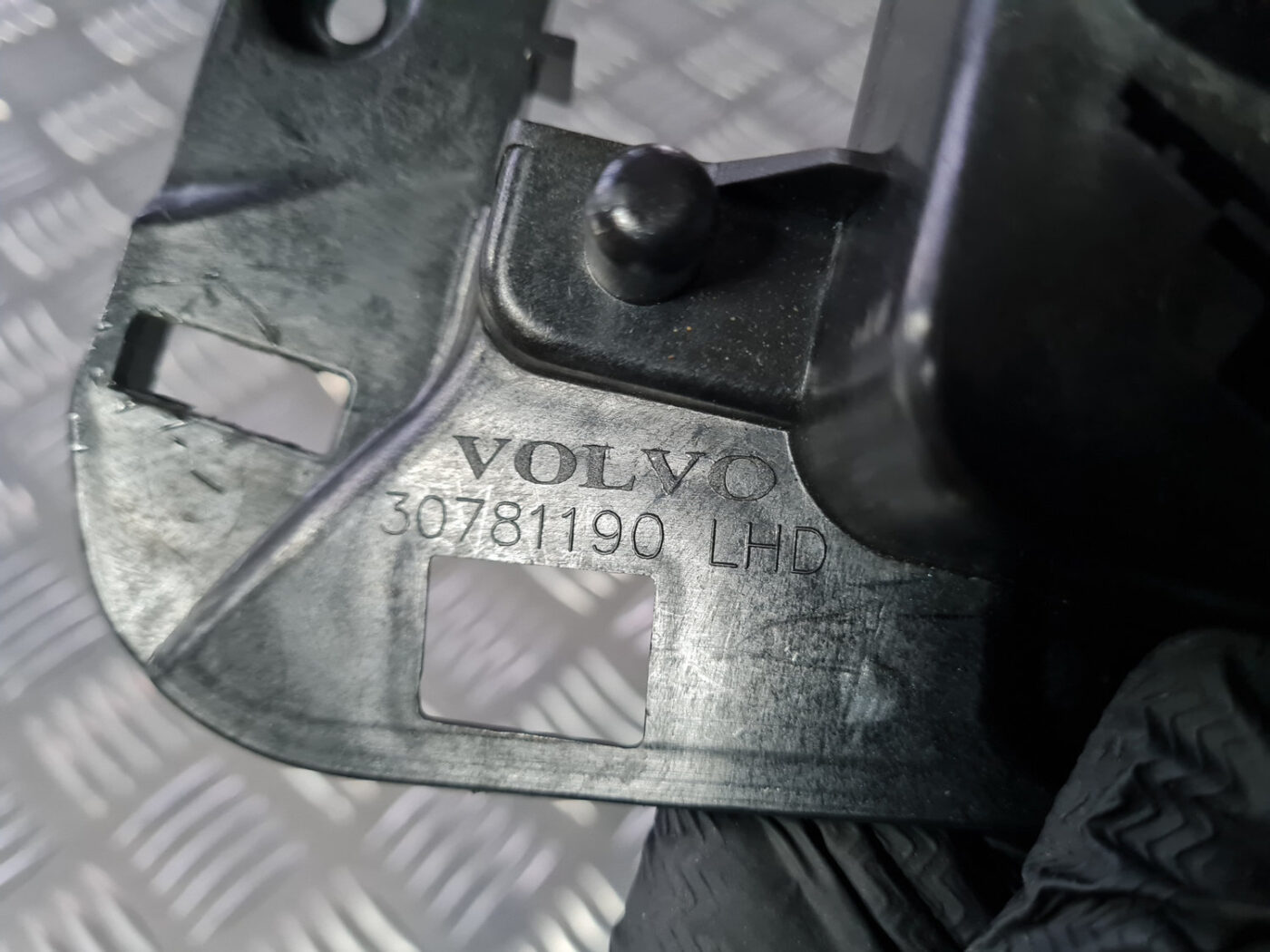 Displeja apdare (uz paneļa) priekš VOLVO XC 60 2009 3 Displeja apdare (uz paneļa) priekš VOLVO XC 60 2009