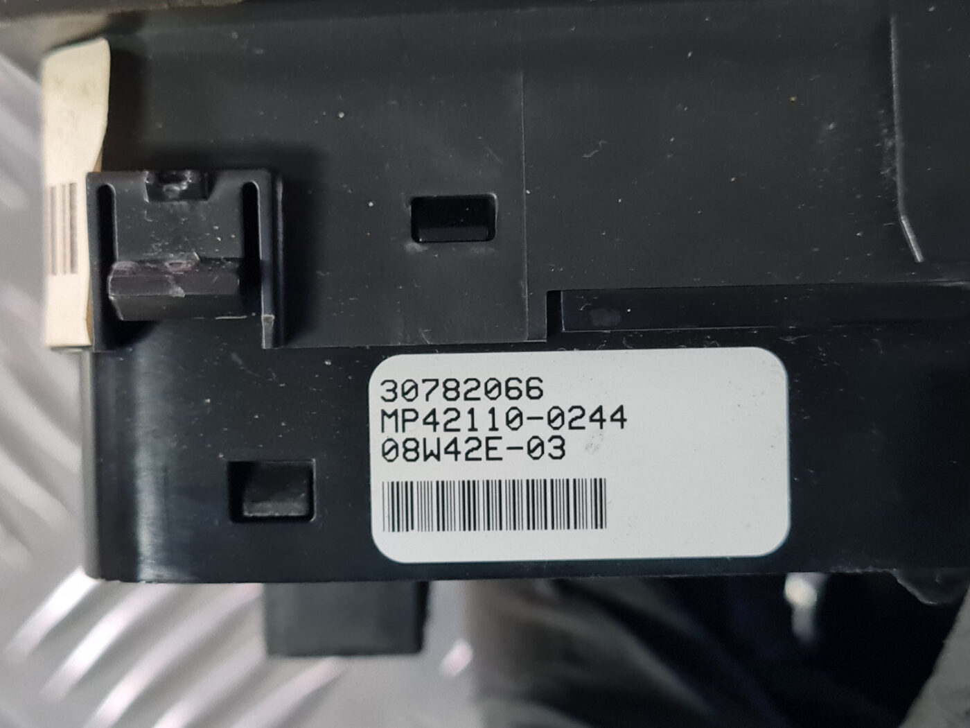 Multimēdijas pārslēgšanas slēdzis priekš VOLVO XC 60 2009 4 Multimēdijas pārslēgšanas slēdzis priekš VOLVO XC 60 2009