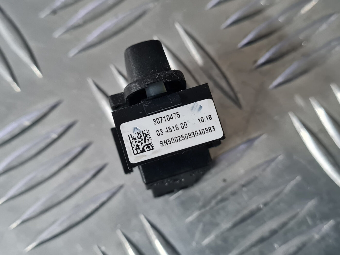 Atvēršanas/aizvēršanas poga priekš VOLVO XC 60 2009