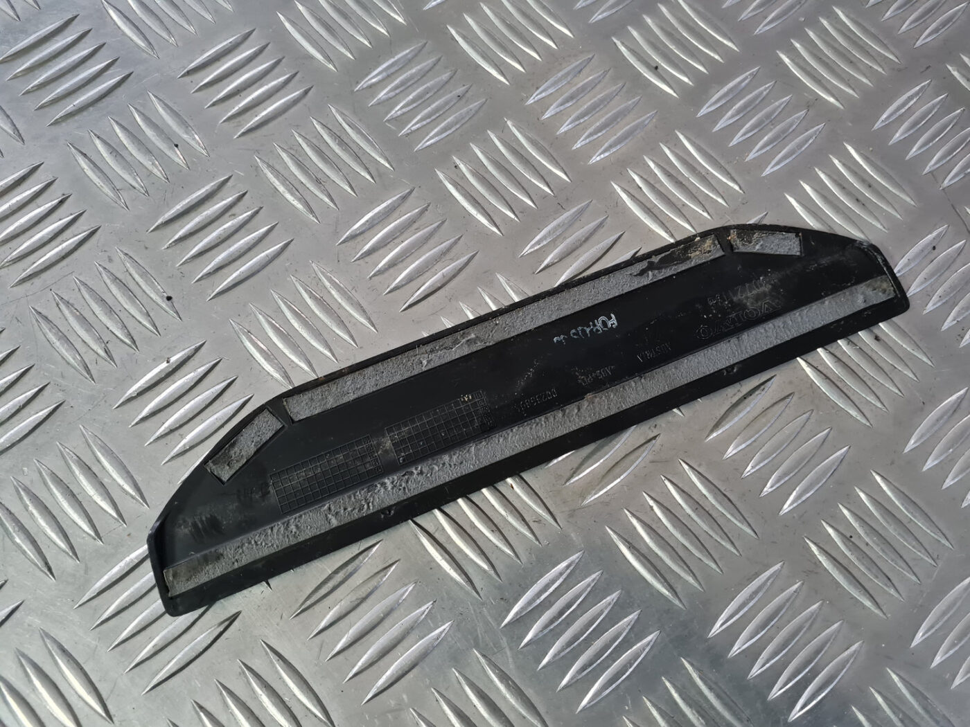 Sliekšņa aizmugurēja laba uzlika (salonā) priekš VOLVO XC 60 2009