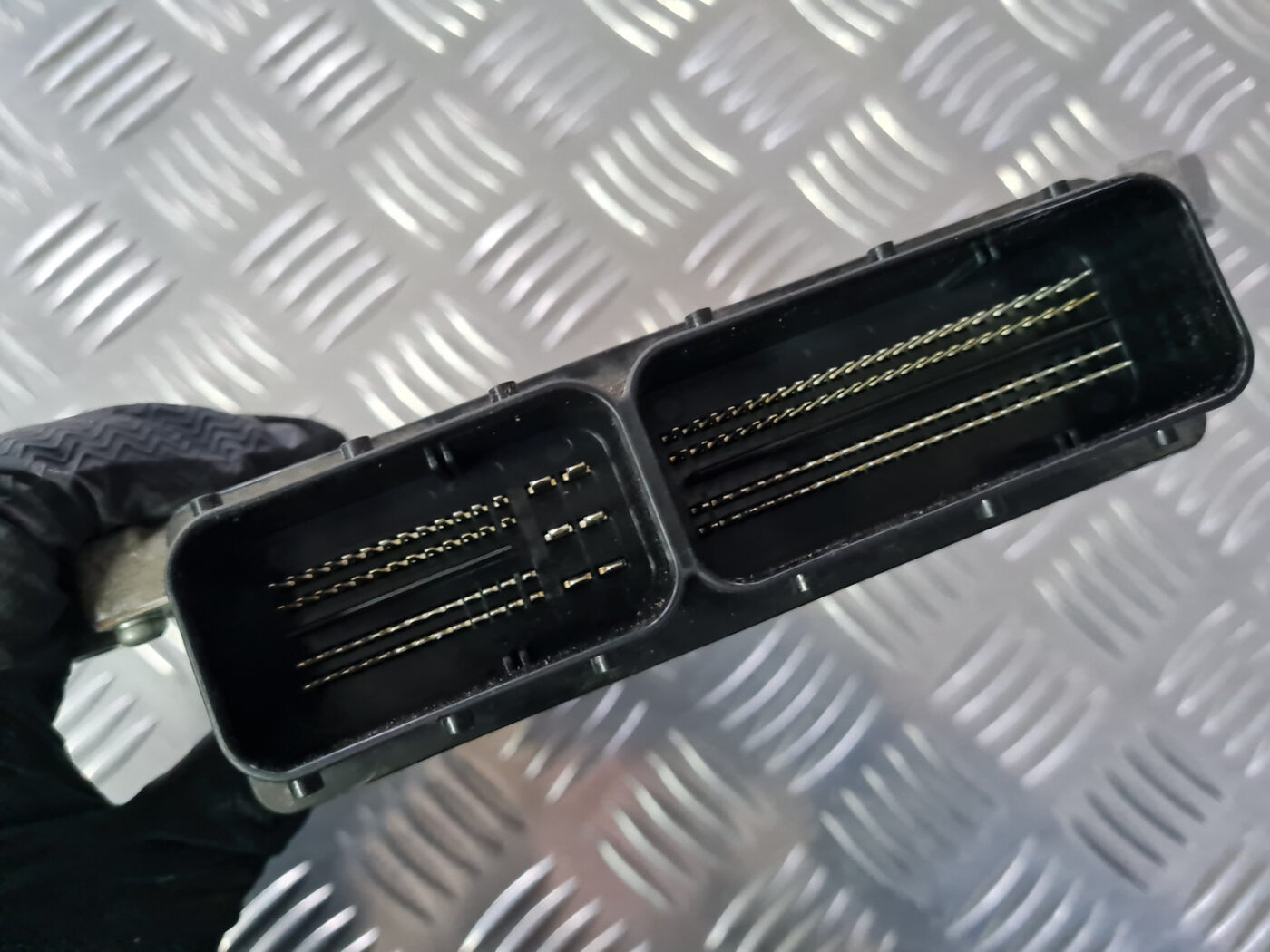 Dzinēja vadības bloks priekš VOLVO XC 60 2009 3 Dzinēja vadības bloks priekš VOLVO XC 60 2009