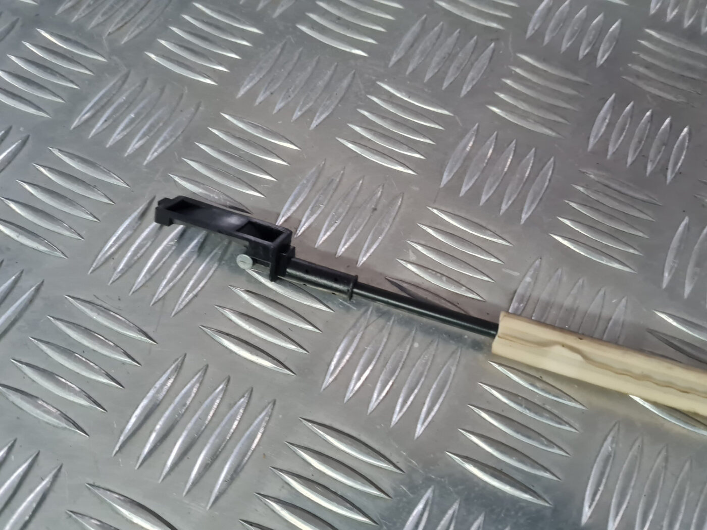 Aizmugurējo labo durvju slēdzene priekš VOLVO XC 60 2009 2 Aizmugurējo labo durvju slēdzene priekš VOLVO XC 60 2009