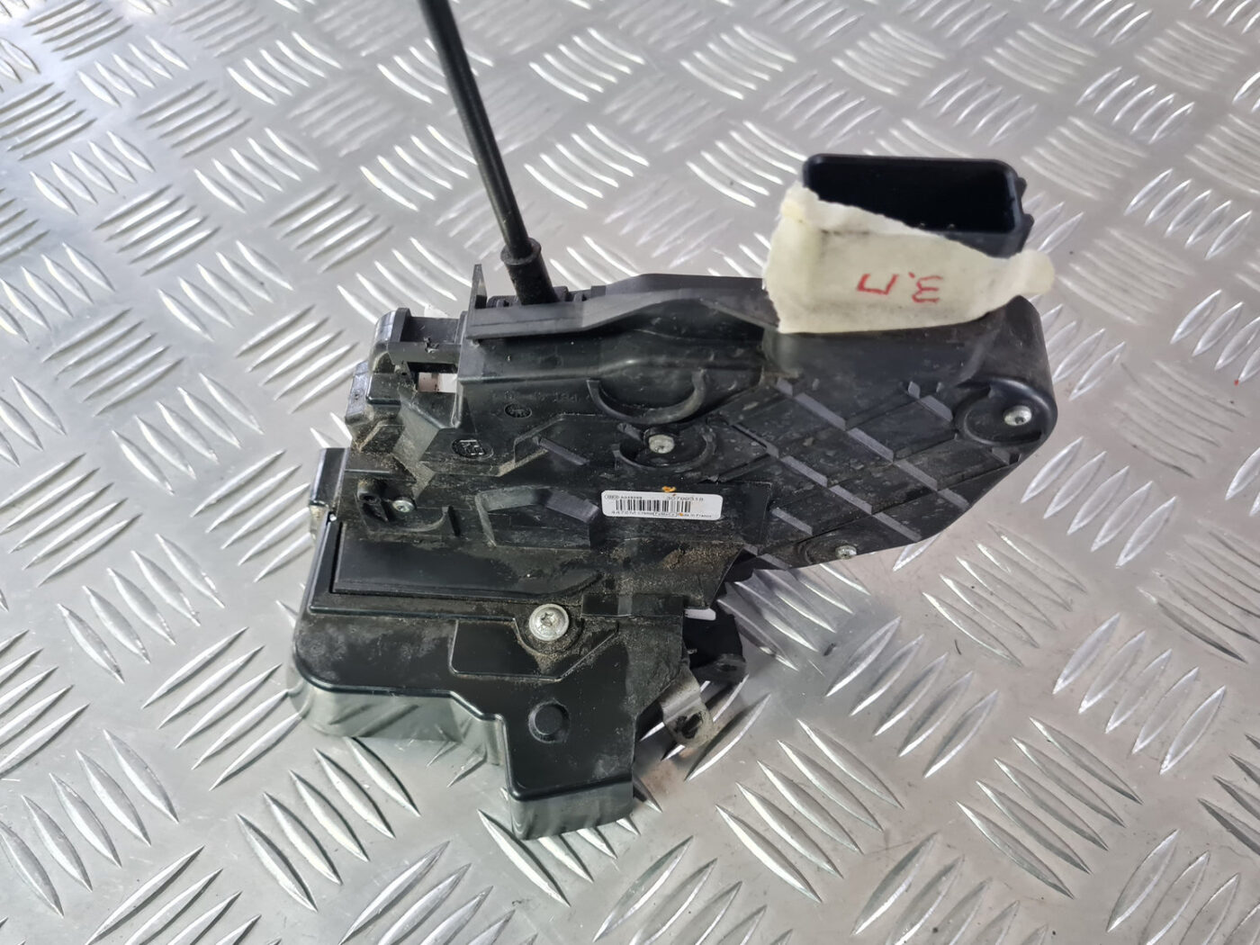 Aizmugurējo labo durvju slēdzene priekš VOLVO XC 60 2009 5 Aizmugurējo labo durvju slēdzene priekš VOLVO XC 60 2009