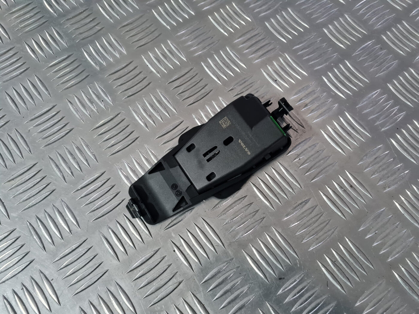 Adaptīvās kruīza kontroles sensors priekš VOLVO XC 60 2009 1 Adaptīvās kruīza kontroles sensors priekš VOLVO XC 60 2009