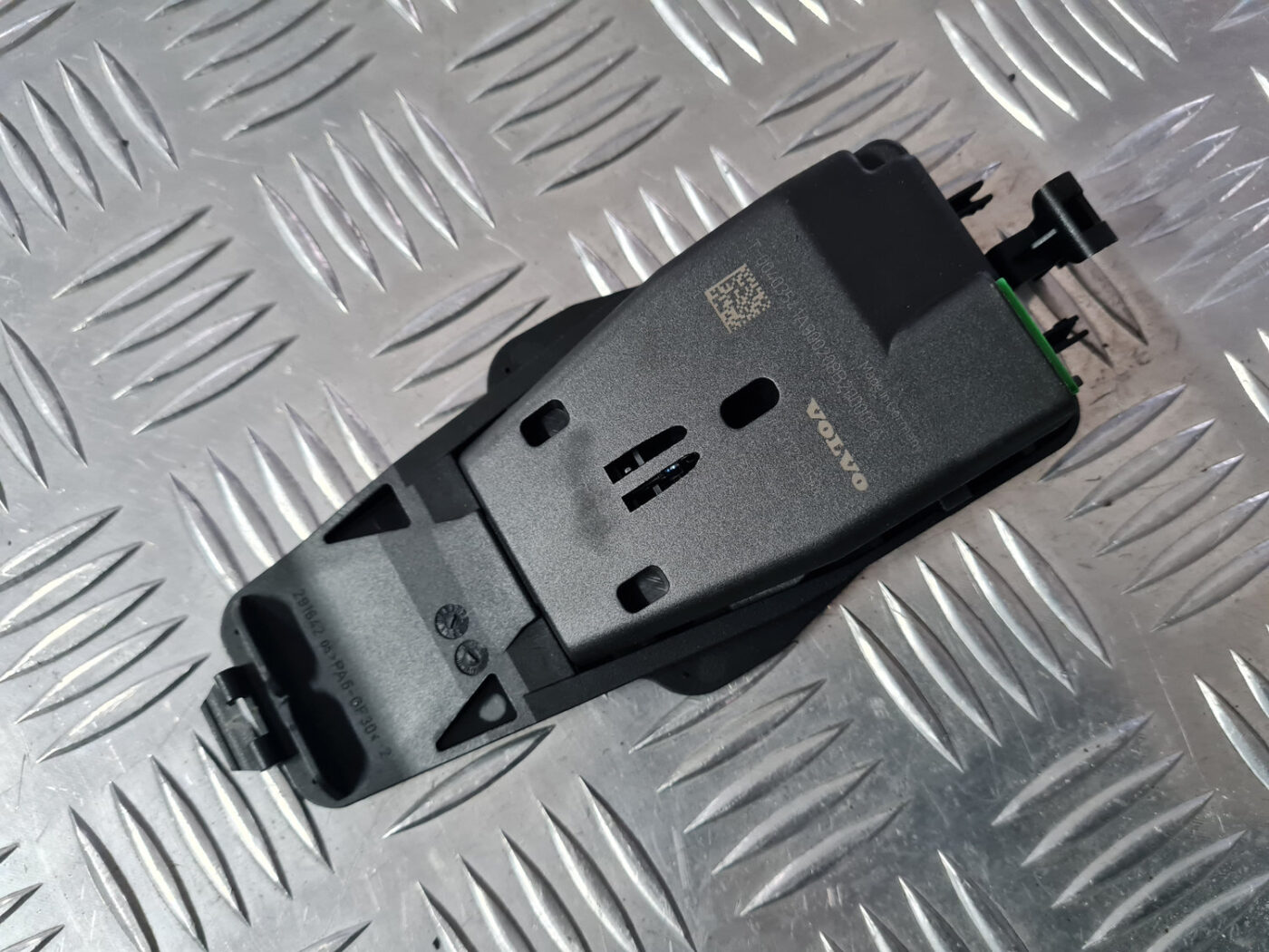 Adaptīvās kruīza kontroles sensors priekš VOLVO XC 60 2009 2 Adaptīvās kruīza kontroles sensors priekš VOLVO XC 60 2009