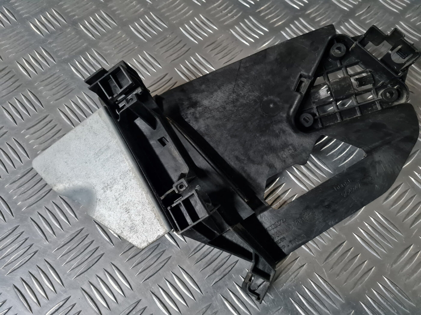 Durvju roktura iekšējais stiprinājums priekš VOLVO XC 60 2009