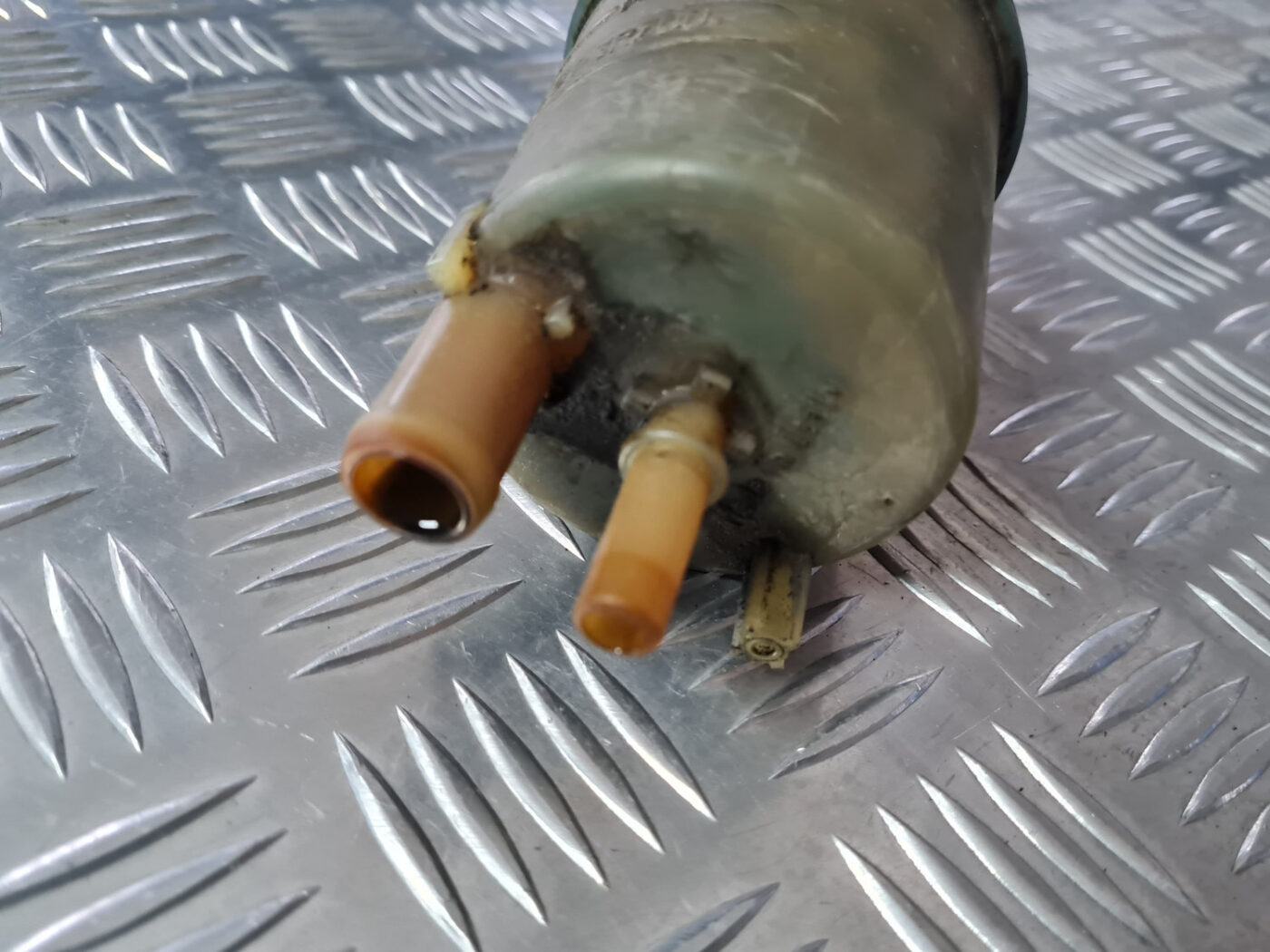 Stūres pastiprinātāja tvertne priekš VOLVO XC 60 2009 4 Stūres pastiprinātāja tvertne priekš VOLVO XC 60 2009