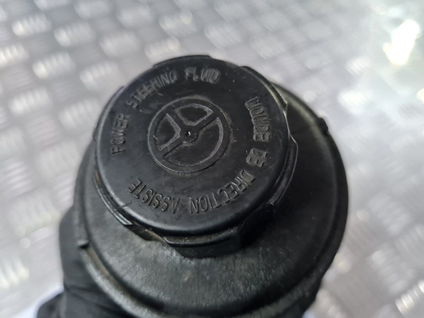 Stūres pastiprinātāja tvertne priekš VOLVO XC 60 2009 3 Stūres pastiprinātāja tvertne priekš VOLVO XC 60 2009