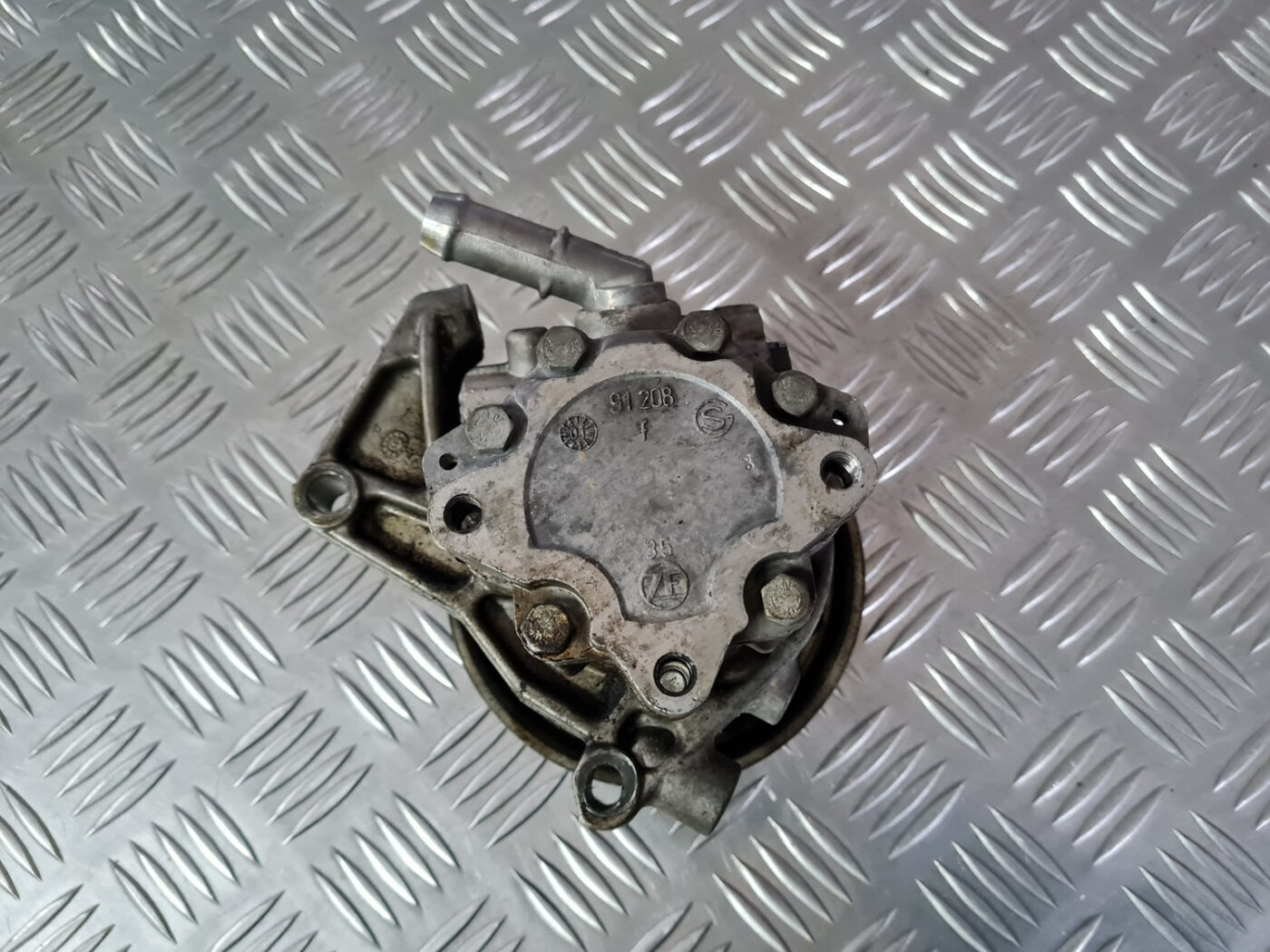 Hidrauliskais pastiprinātājs priekš VOLVO XC 60 2009 6 Hidrauliskais pastiprinātājs priekš VOLVO XC 60 2009