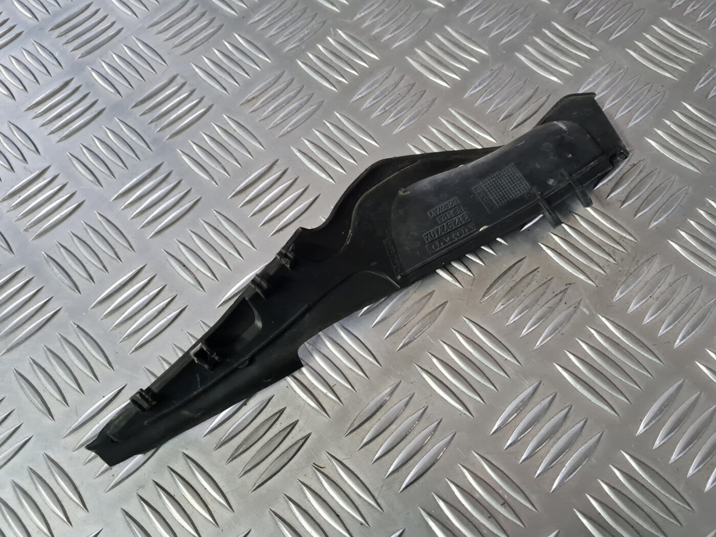 Vējstikla uzlika (deflektors) priekš VOLVO XC 60 2009 6 Vējstikla uzlika (deflektors) priekš VOLVO XC 60 2009