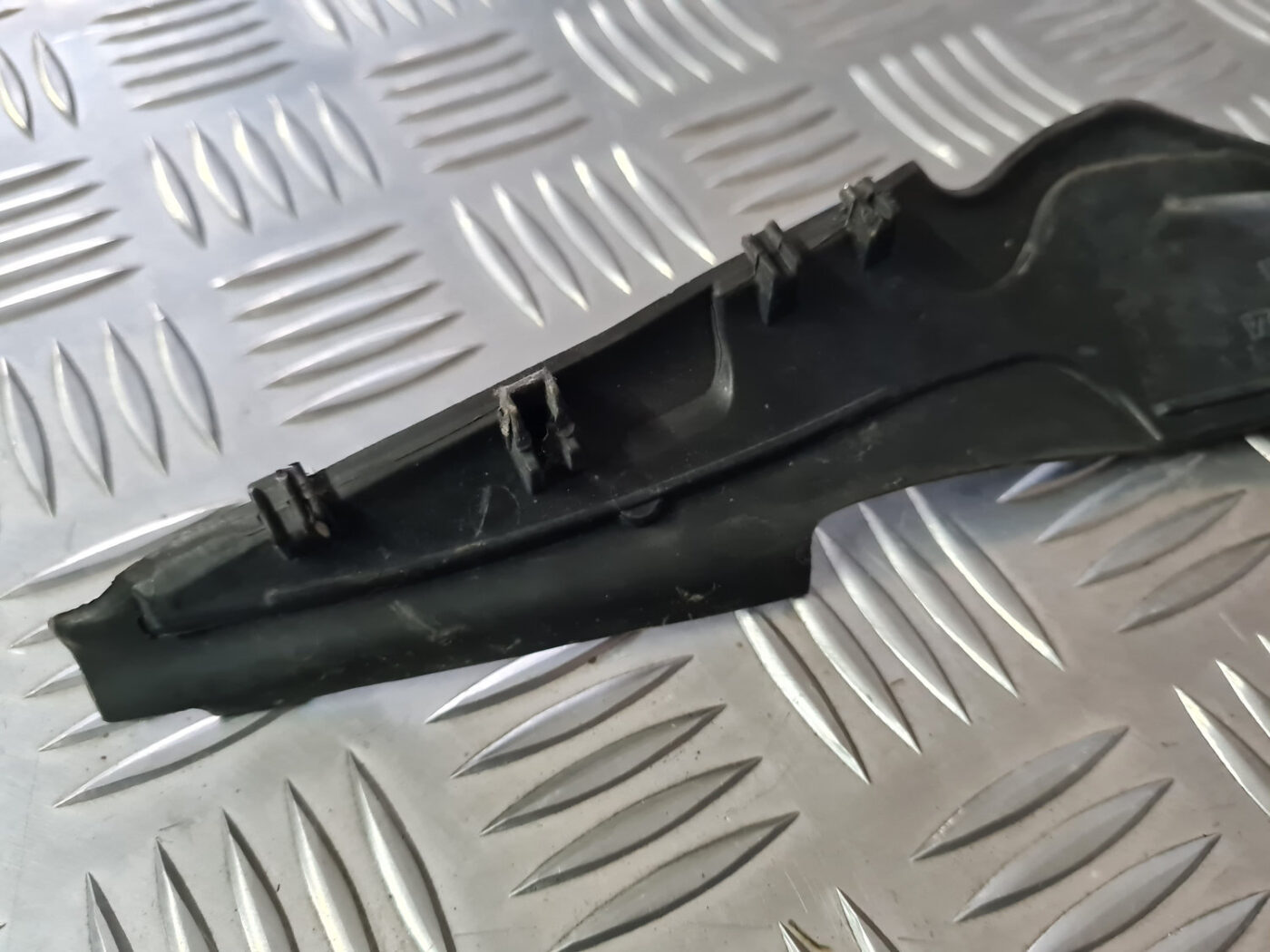 Vējstikla uzlika (deflektors) priekš VOLVO XC 60 2009 5 Vējstikla uzlika (deflektors) priekš VOLVO XC 60 2009