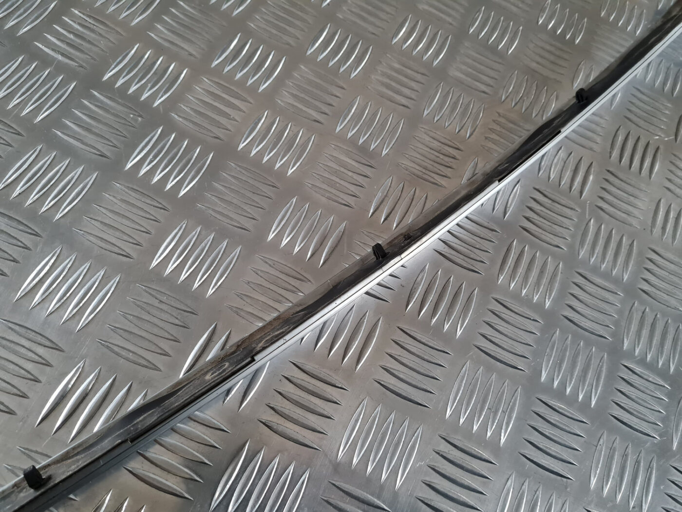 Pārsega moldings priekš VOLVO XC 60 2009