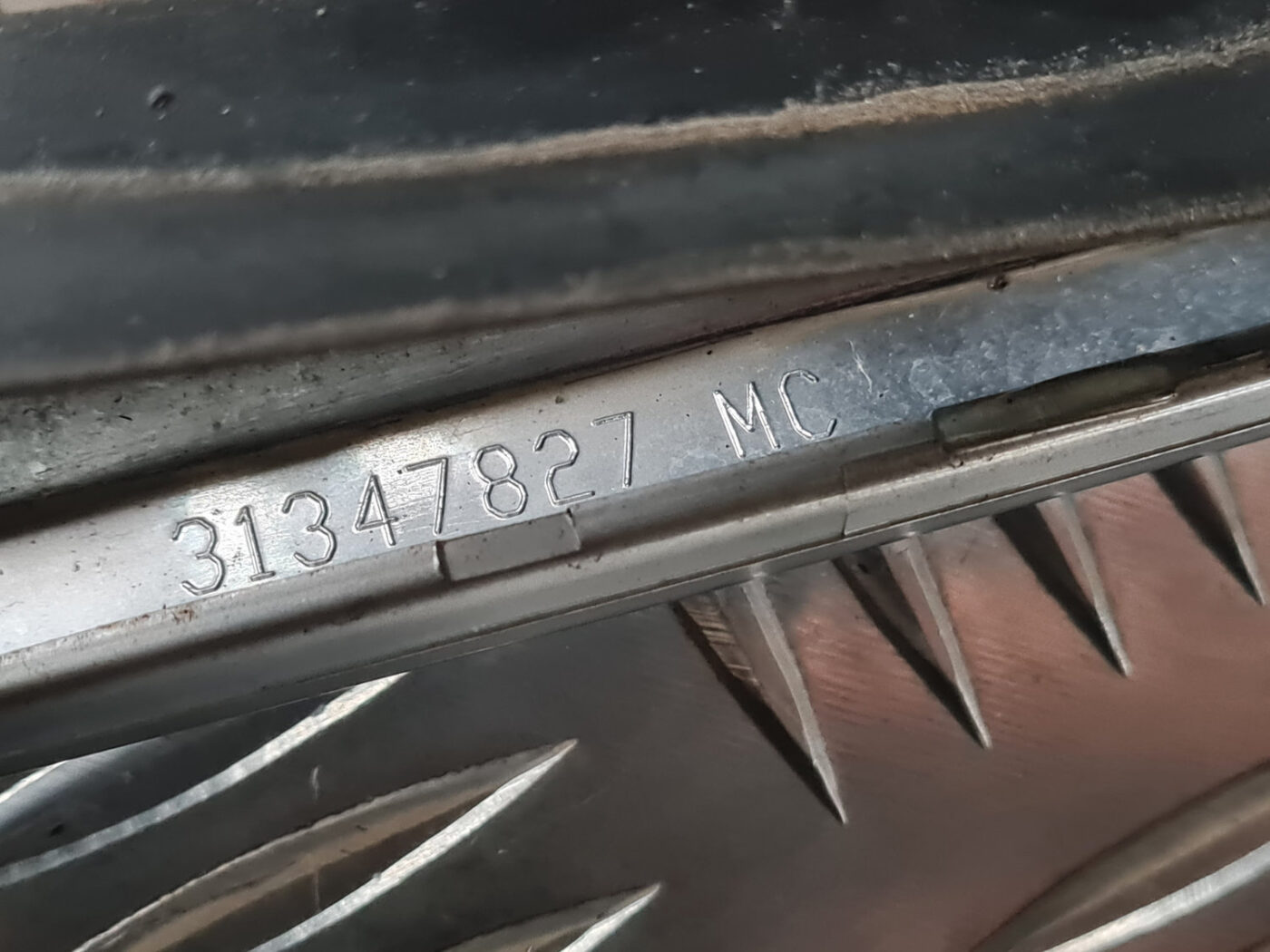 Pārsega moldings priekš VOLVO XC 60 2009