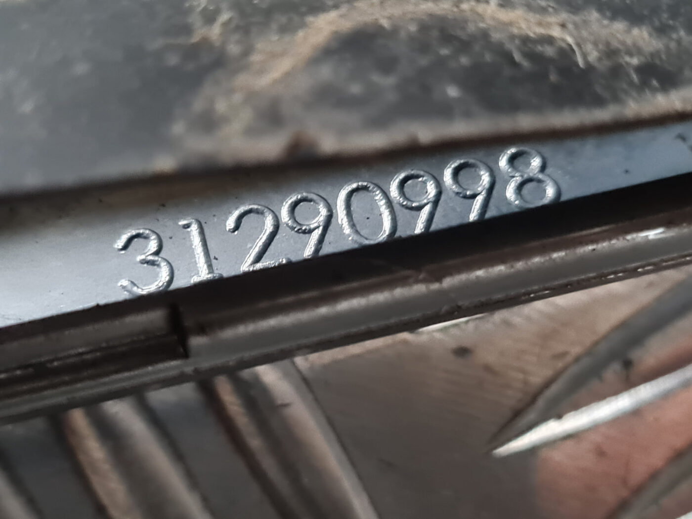 Pārsega moldings priekš VOLVO XC 60 2009