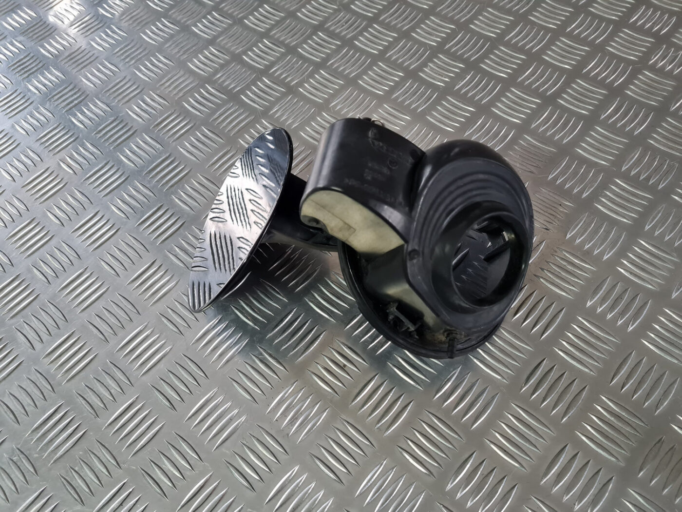 Degvielas tvertnes vāks priekš VOLVO XC 60 2009