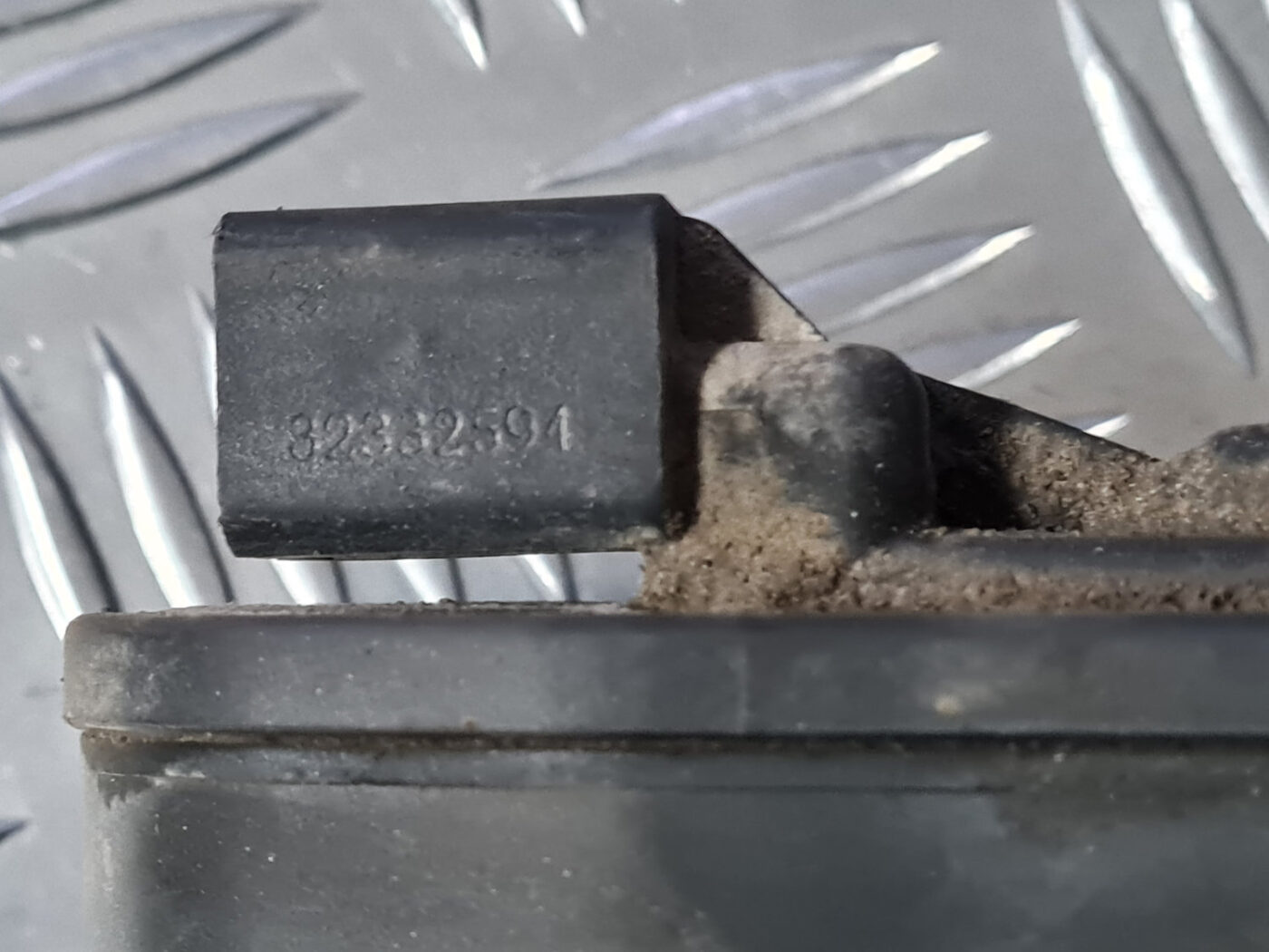 Aizmugurējais kreisais suports priekš VOLVO XC 60 2009 3 Aizmugurējais kreisais suports priekš VOLVO XC 60 2009