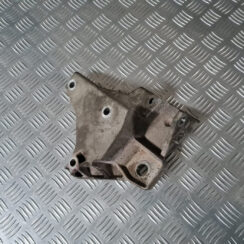 Dzinēja kronšteins priekš VOLVO XC 60 2009