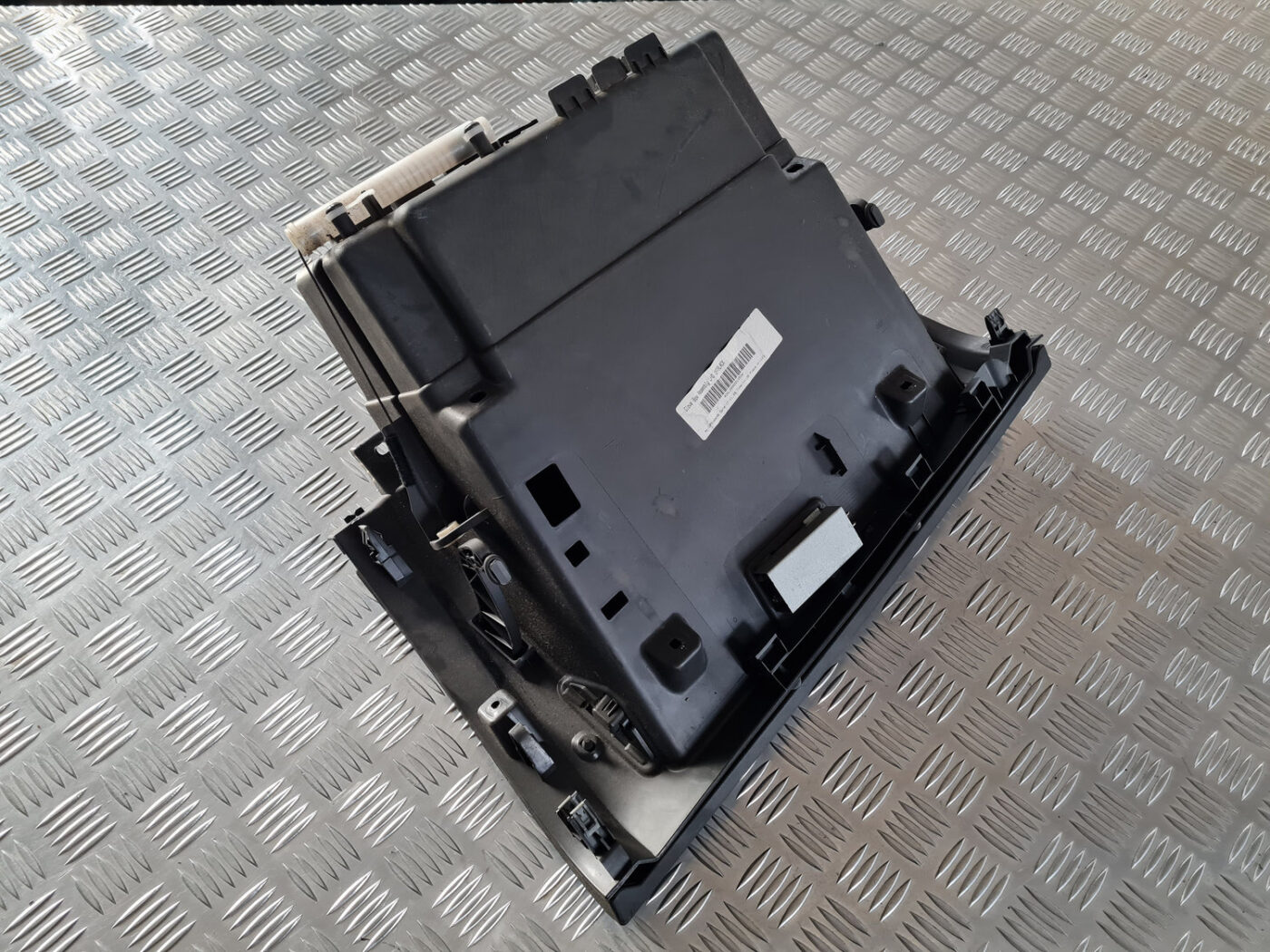 Mantu glabāšanas nodalījums pasažiera pusē priekš VOLVO XC 60 2009 8 Mantu glabāšanas nodalījums pasažiera pusē priekš VOLVO XC 60 2009