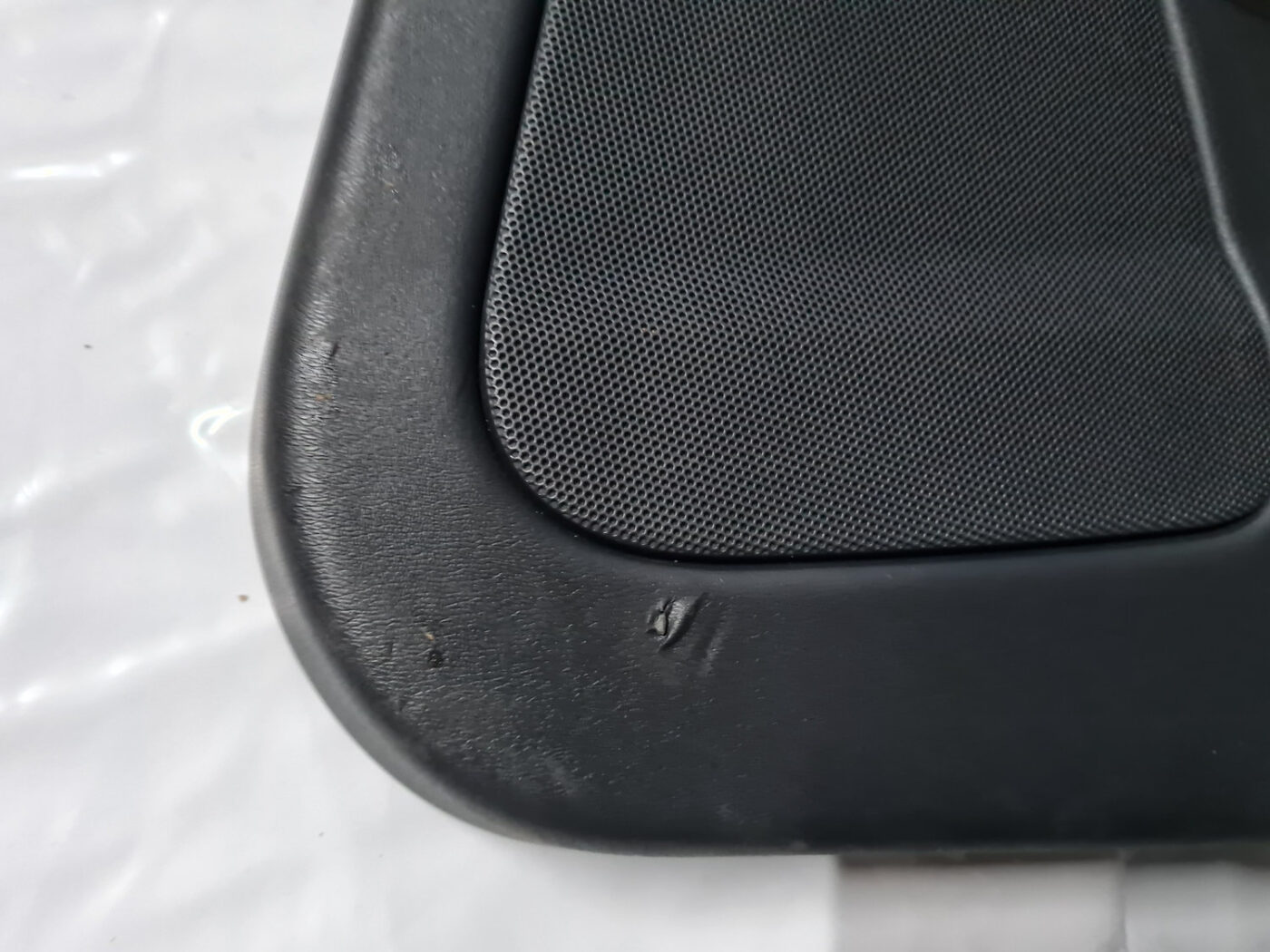 Aizmugurējo labo durvju apdare priekš VOLVO XC 60 2009 12 Aizmugurējo labo durvju apdare priekš VOLVO XC 60 2009