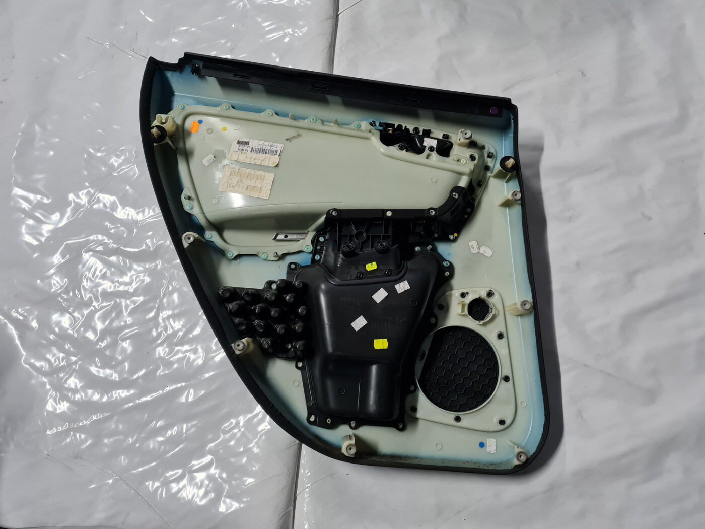 Aizmugurējo labo durvju apdare priekš VOLVO XC 60 2009 7 Aizmugurējo labo durvju apdare priekš VOLVO XC 60 2009