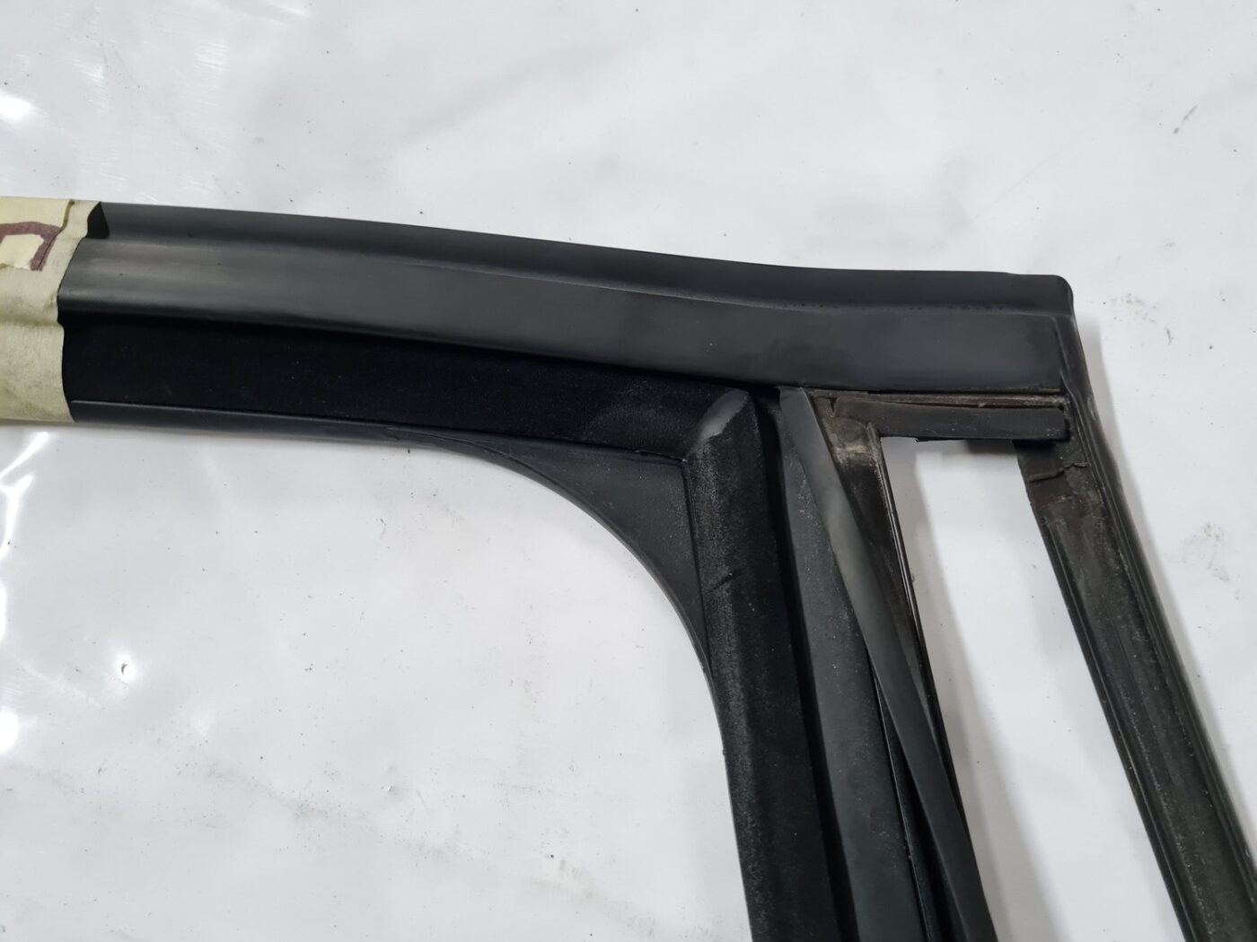 Durvju gumija priekš VOLVO XC 60 2009