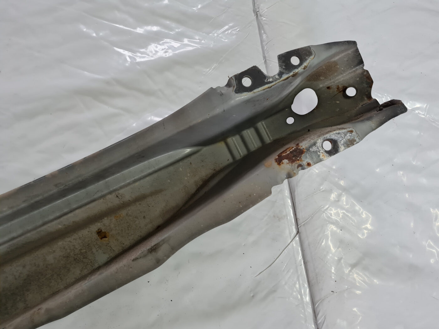 Aizmugurējā bufera pastiprinātājs priekš VOLVO XC 60 2009 3 Aizmugurējā bufera pastiprinātājs priekš VOLVO XC 60 2009