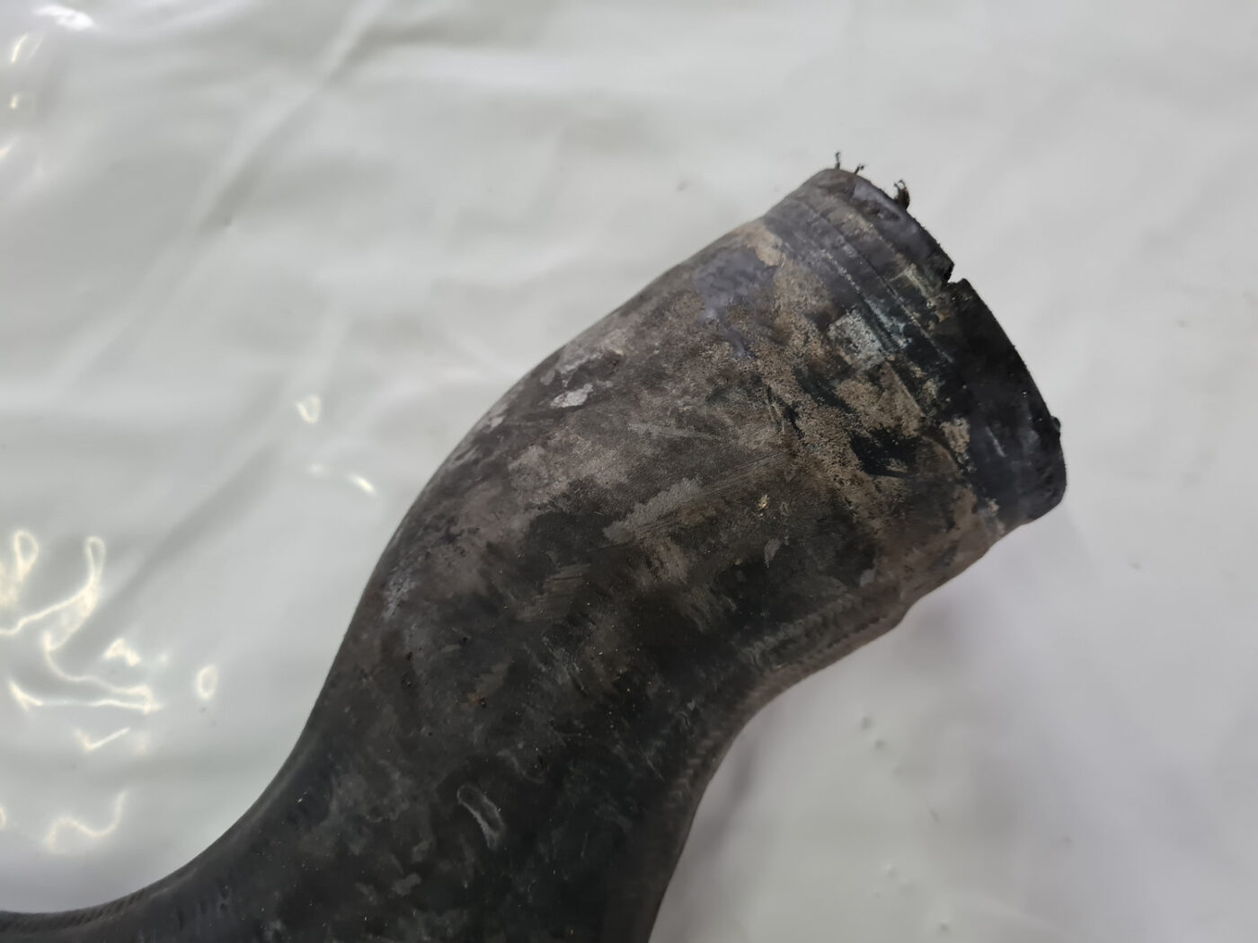 Interkulera caurule priekš VOLVO XC 60 2009 3 Interkulera caurule priekš VOLVO XC 60 2009