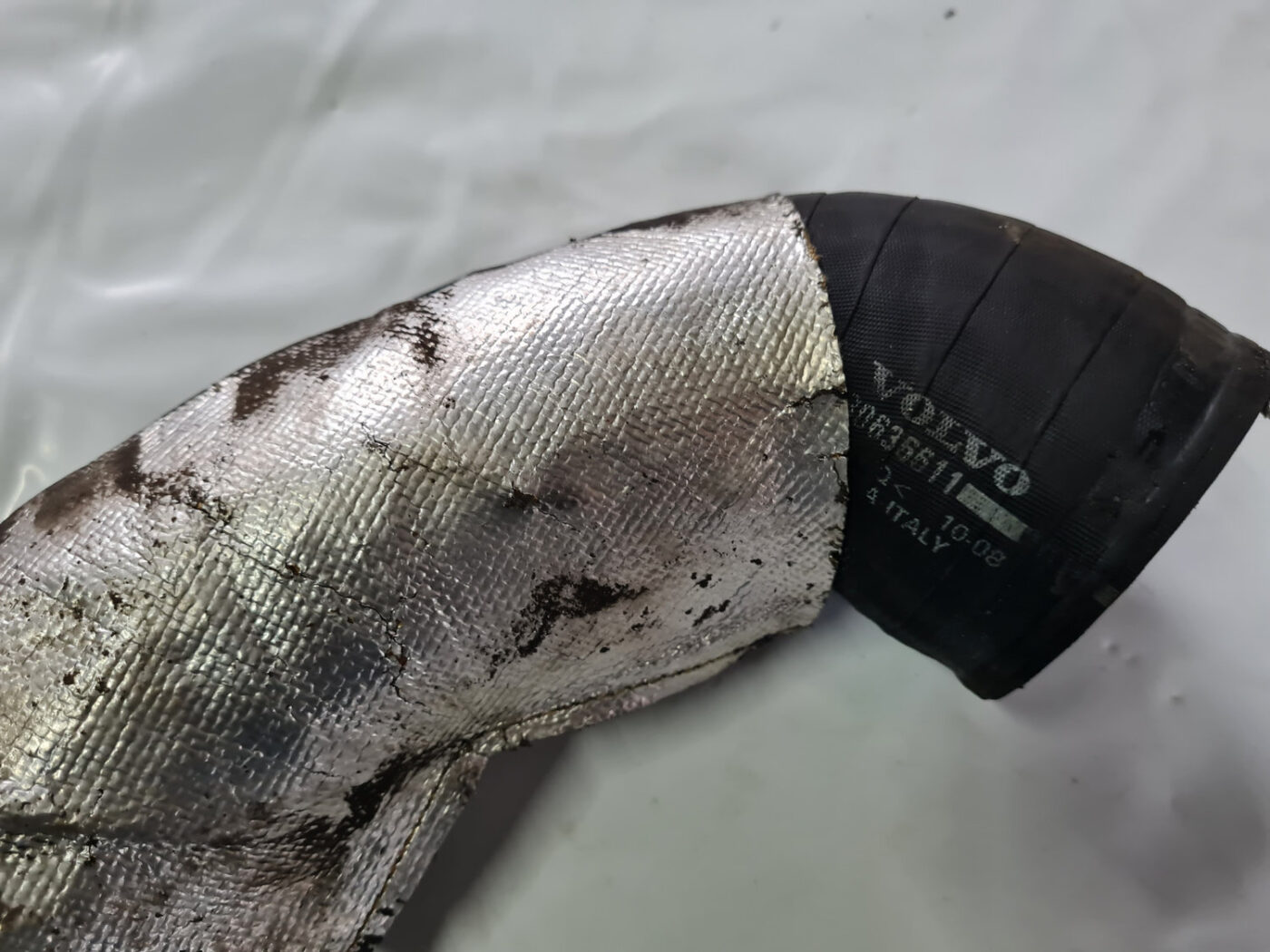 Interkulera caurule priekš VOLVO XC 60 2009 4 Interkulera caurule priekš VOLVO XC 60 2009