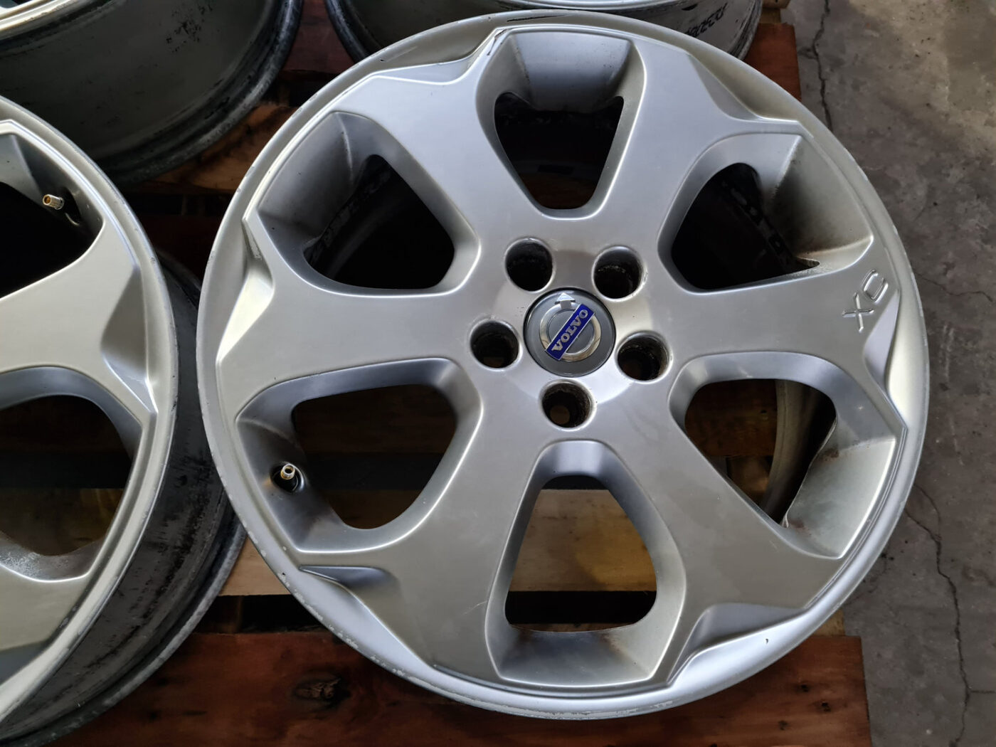 Lietie diski - vieglmetāla (kpl) priekš VOLVO XC 60 2009 12 Lietie diski - vieglmetāla (kpl) priekš VOLVO XC 60 2009
