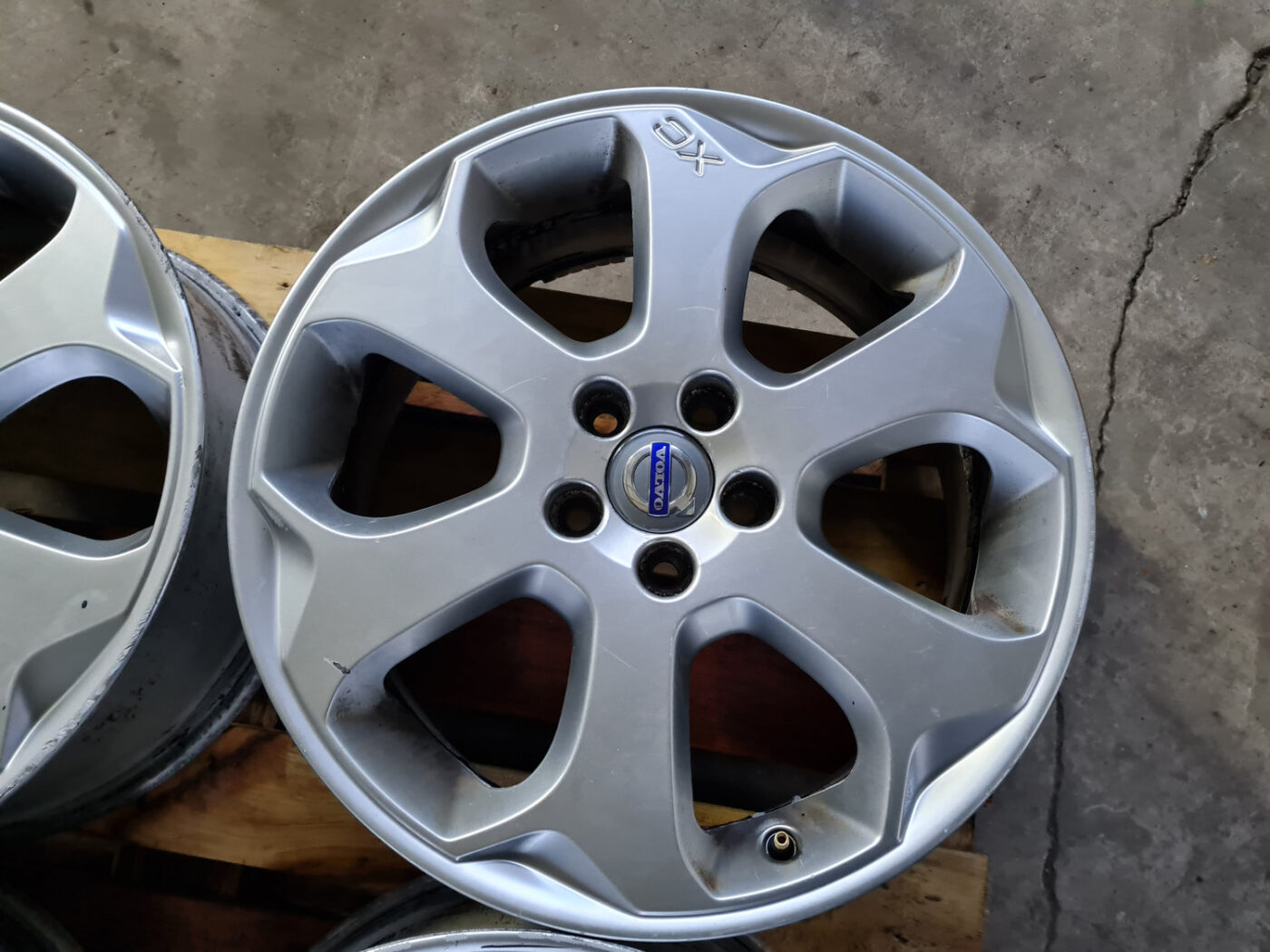 Lietie diski - vieglmetāla (kpl) priekš VOLVO XC 60 2009 11 Lietie diski - vieglmetāla (kpl) priekš VOLVO XC 60 2009