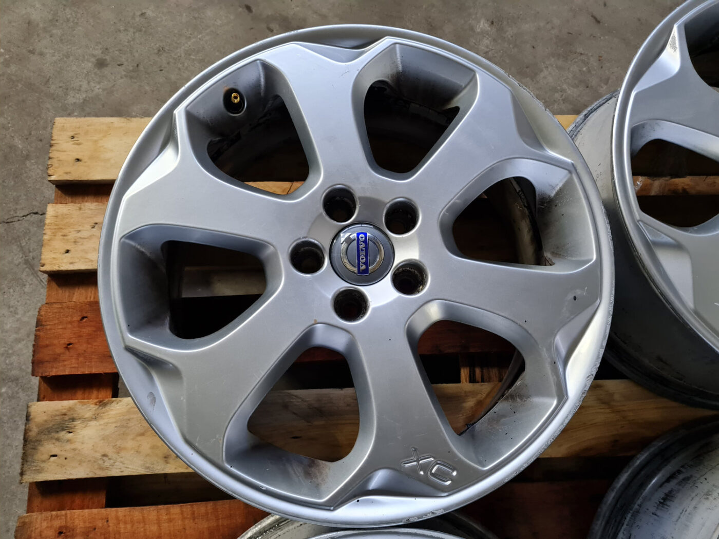 Lietie diski - vieglmetāla (kpl) priekš VOLVO XC 60 2009 10 Lietie diski - vieglmetāla (kpl) priekš VOLVO XC 60 2009