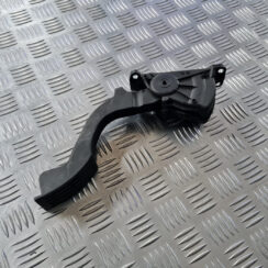 Gāzes pedālis priekš VOLVO C30 2009